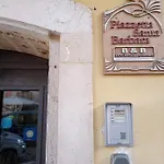 Piazzetta Santa Barbara 아파트 *